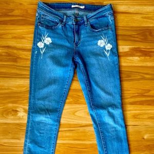 Levi Strauss Women’s Embroidered 711 skinny jeans-27x30